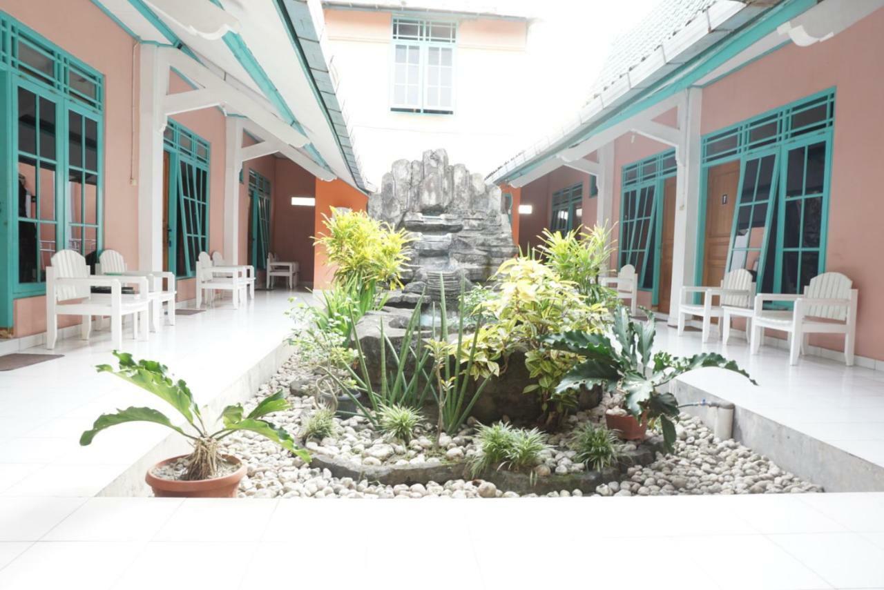 Ismoyo Hotel Jogjakarta Buitenkant foto