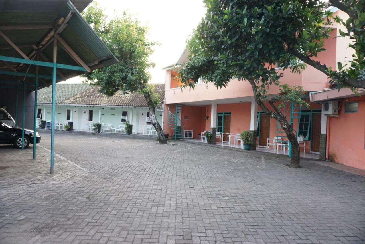 Ismoyo Hotel Jogjakarta Buitenkant foto